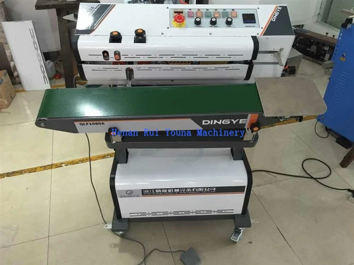 Continuous Vacuum Sealing Machine